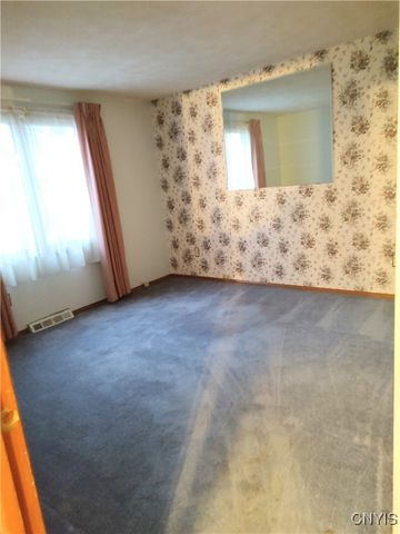 8211 Erskine Drive, Cicero, NY 13030