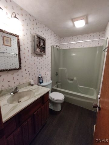 8211 Erskine Drive, Cicero, NY 13030