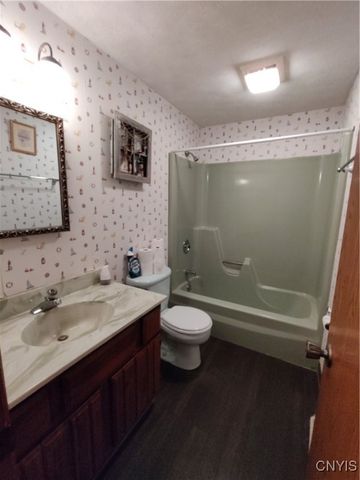 8211 Erskine Drive, Cicero, NY 13030