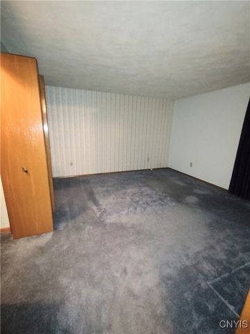 8211 Erskine Drive, Cicero, NY 13030