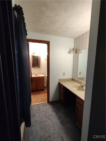 8211 Erskine Drive, Cicero, NY 13030