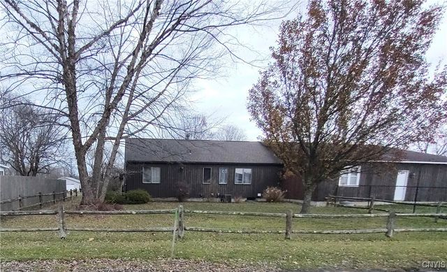 8211 Erskine Drive, Cicero, NY 13030