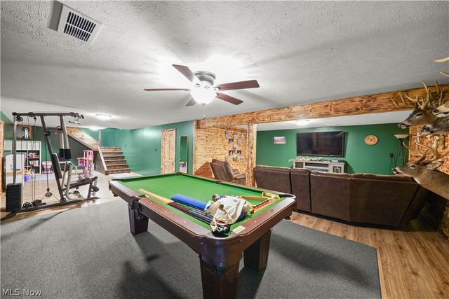 6132 Oak Hill Drive, West Farmington, OH 44491