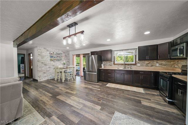 6132 Oak Hill Drive, West Farmington, OH 44491