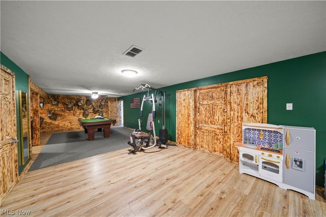 6132 Oak Hill Drive, West Farmington, OH 44491