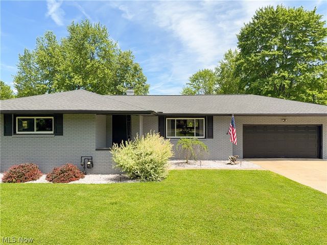6132 Oak Hill Drive, West Farmington, OH 44491