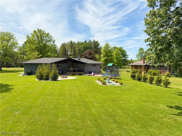 6132 Oak Hill Drive, West Farmington, OH 44491