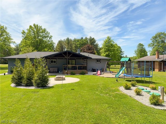 6132 Oak Hill Drive, West Farmington, OH 44491