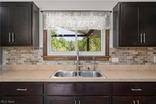 6132 Oak Hill Drive, West Farmington, OH 44491