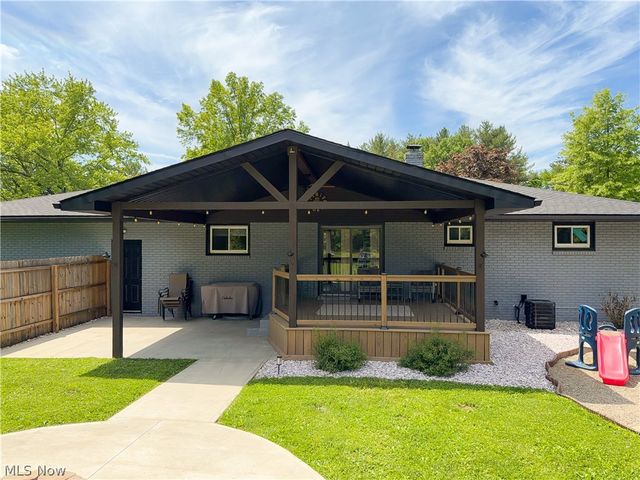 6132 Oak Hill Drive, West Farmington, OH 44491