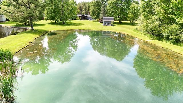 6132 Oak Hill Drive, West Farmington, OH 44491