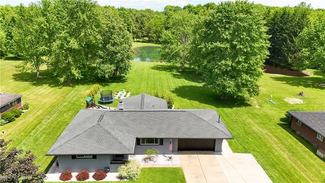 6132 Oak Hill Drive, West Farmington, OH 44491