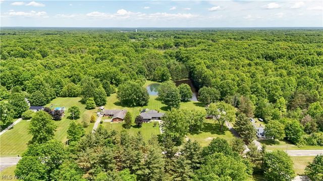 6132 Oak Hill Drive, West Farmington, OH 44491
