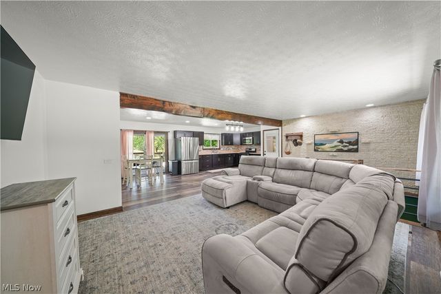 6132 Oak Hill Drive, West Farmington, OH 44491