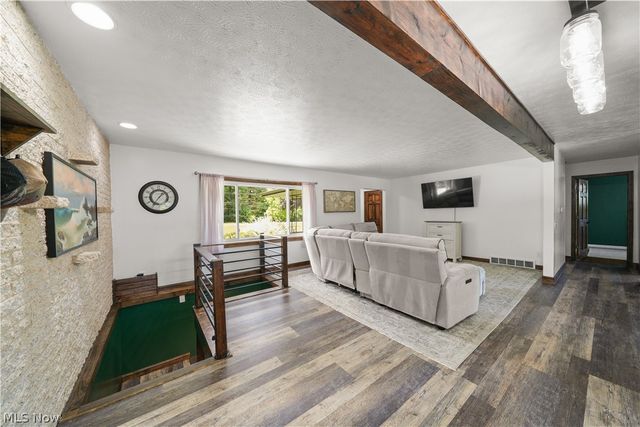 6132 Oak Hill Drive, West Farmington, OH 44491