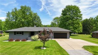 6132 Oak Hill Drive, West Farmington, OH 44491