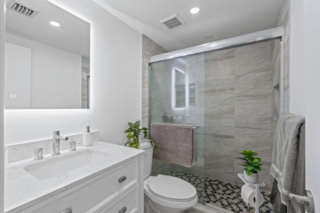 530 Horizons E 203, Boynton Beach, FL 33435