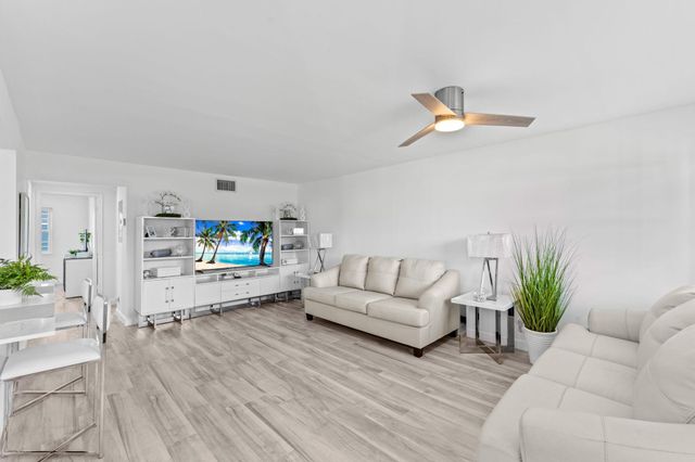 530 Horizons E 203, Boynton Beach, FL 33435