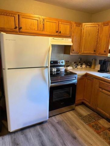 52 Trenidy Lane, Reeds Spring, MO 65737