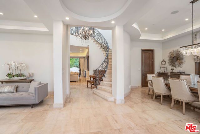 331 S Canon Dr, Beverly Hills, CA 90212