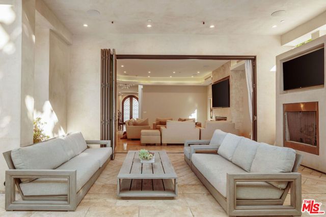 331 S Canon Dr, Beverly Hills, CA 90212