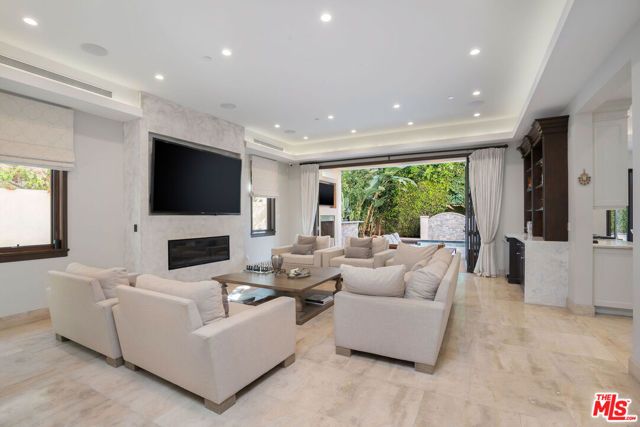 331 S Canon Dr, Beverly Hills, CA 90212