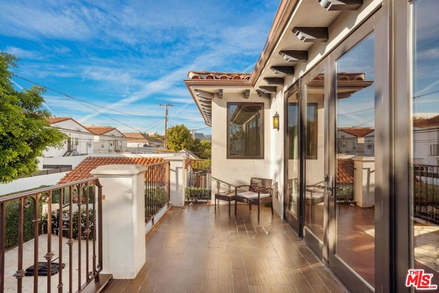 331 S Canon Dr, Beverly Hills, CA 90212