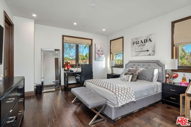 331 S Canon Dr, Beverly Hills, CA 90212