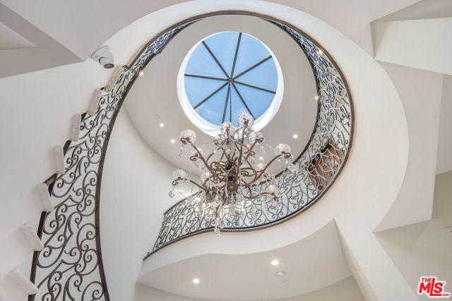331 S Canon Dr, Beverly Hills, CA 90212