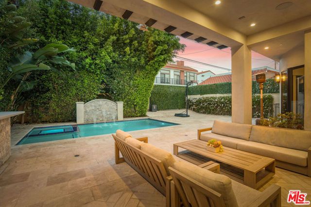 331 S Canon Dr, Beverly Hills, CA 90212