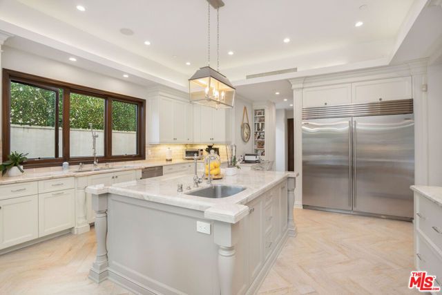 331 S Canon Dr, Beverly Hills, CA 90212