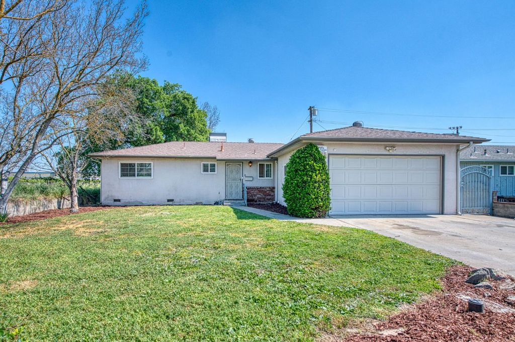 327 N 2nd Street, Fowler, CA 93625