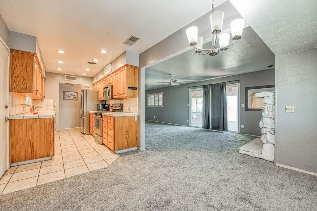 Image 12 of property listing at 327 N 2nd Street, Fowler, CA 93625