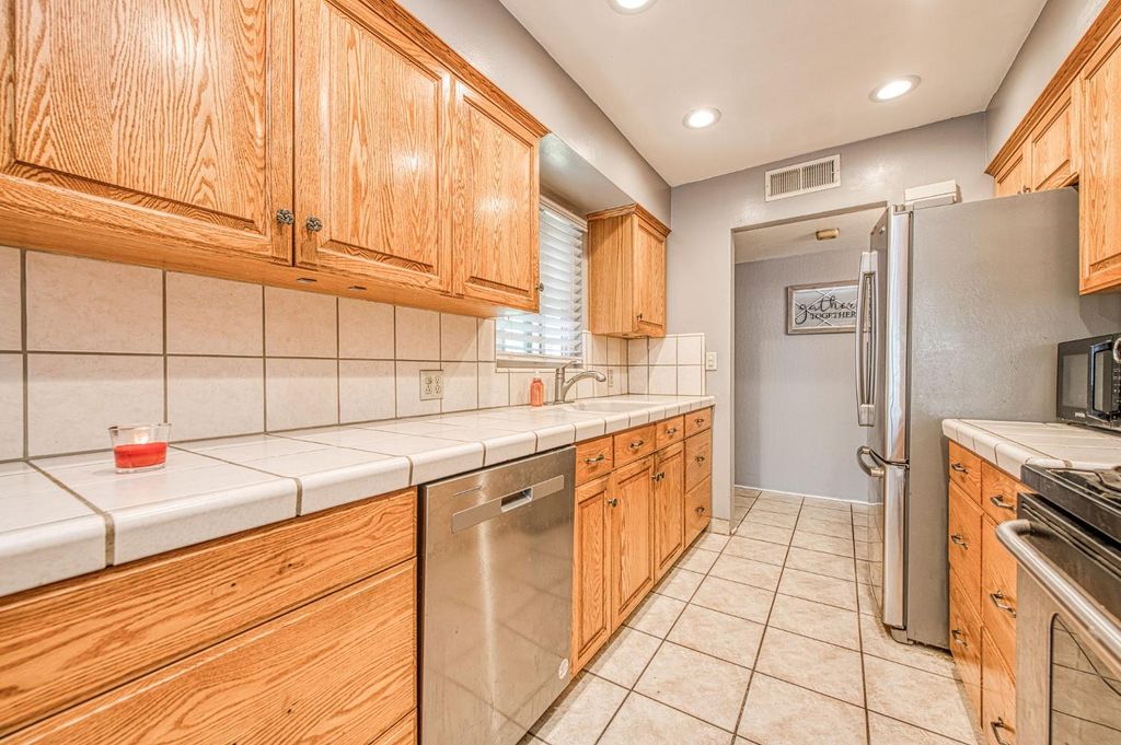 Image 15 of property listing at 327 N 2nd Street, Fowler, CA 93625