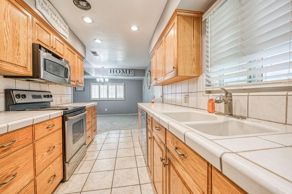 Image 16 of property listing at 327 N 2nd Street, Fowler, CA 93625