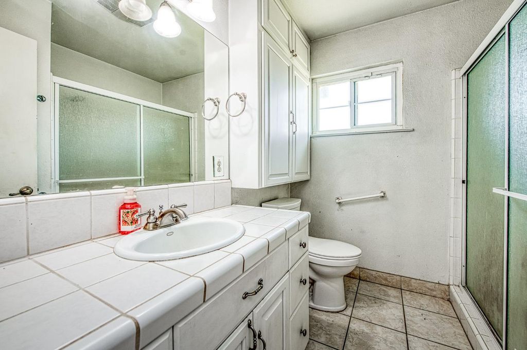 Image 17 of property listing at 327 N 2nd Street, Fowler, CA 93625