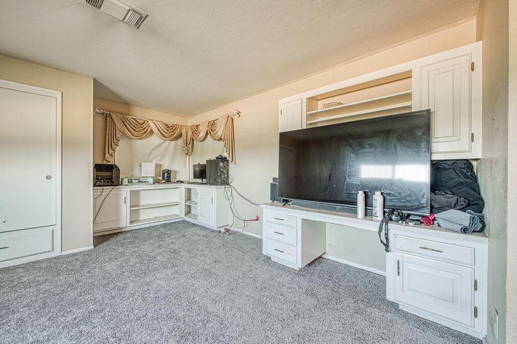 Image 21 of property listing at 327 N 2nd Street, Fowler, CA 93625