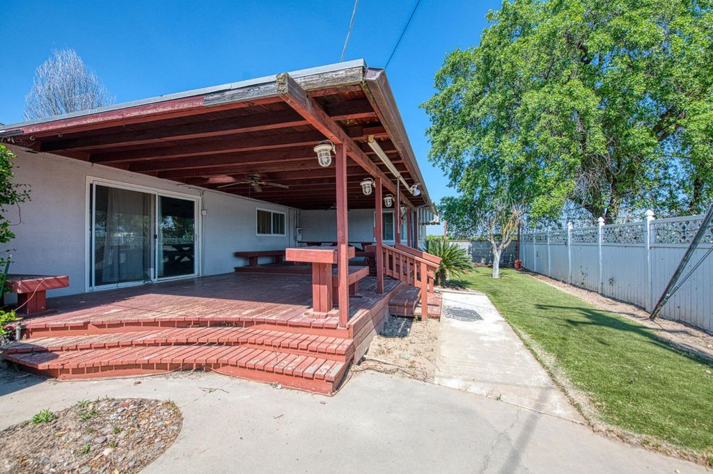 Image 27 of property listing at 327 N 2nd Street, Fowler, CA 93625