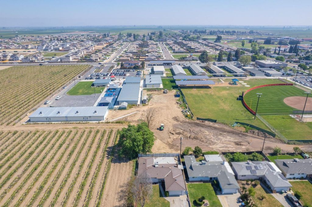 Image 35 of property listing at 327 N 2nd Street, Fowler, CA 93625