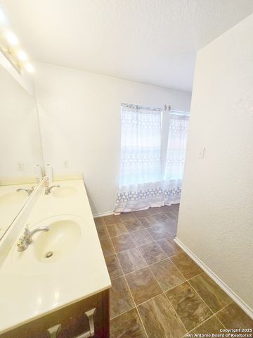 1247 Hunters Plane, San Antonio, TX 78245