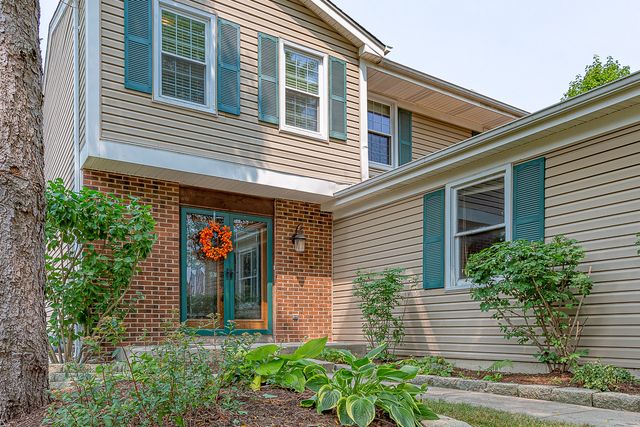 1490 Paisley Court, Hoffman Estates, IL 60010