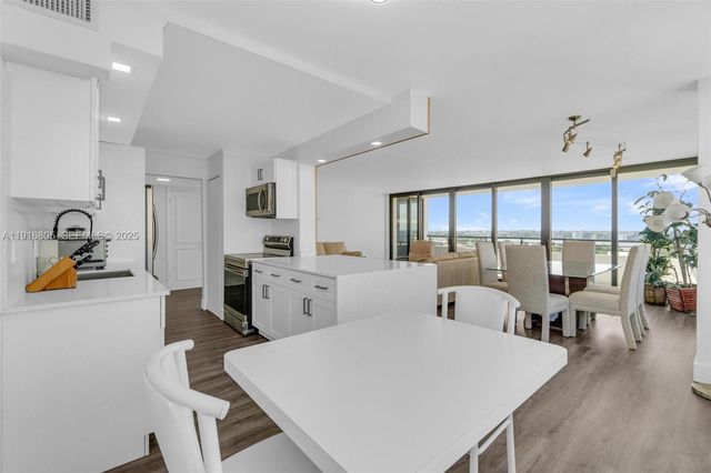 3589 S Ocean Blvd 914, South Palm Beach, FL 33480