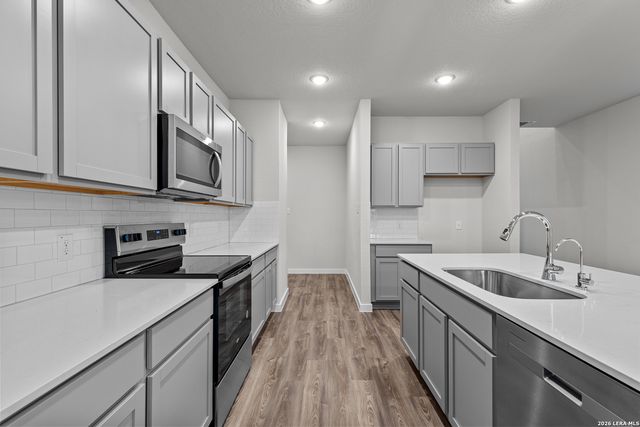 2331 Crisp Gln, San Antonio, TX 78224