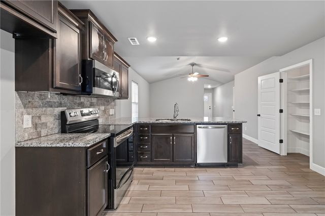 5910 NW Hancock Street, Bentonville, AR 72713