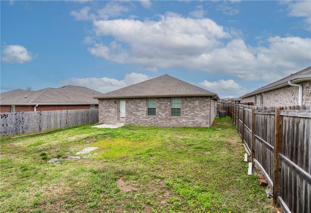 5910 NW Hancock Street, Bentonville, AR 72713