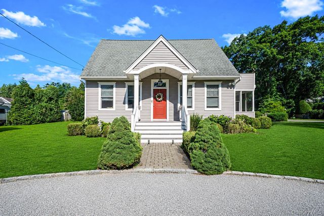 16 Foster Crossing, East Quogue, NY 11942