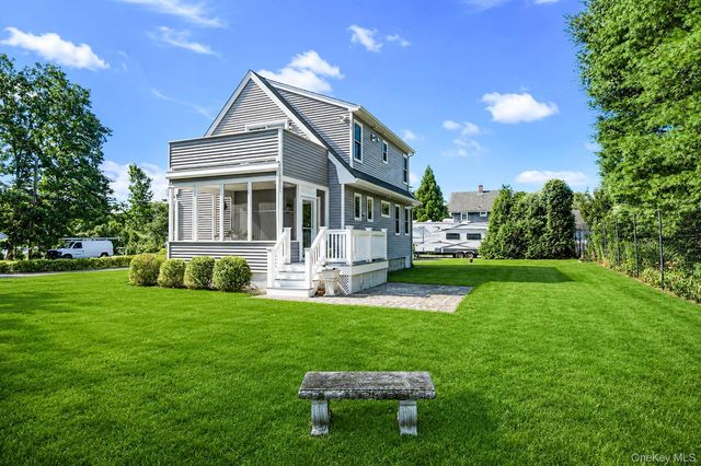 16 Foster Crossing, East Quogue, NY 11942