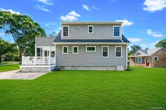 16 Foster Crossing, East Quogue, NY 11942
