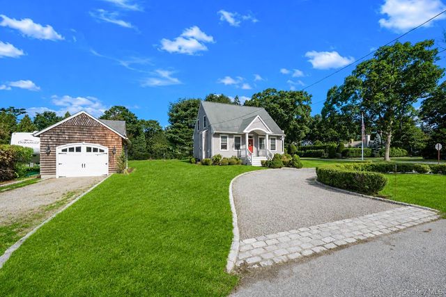 16 Foster Crossing, East Quogue, NY 11942