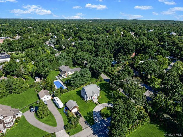 16 Foster Crossing, East Quogue, NY 11942